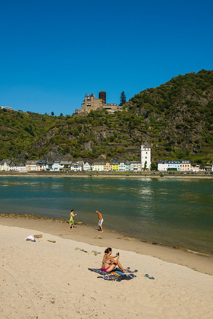 Katz Castle and sandy beach on the Rhine, St. Goarshausen, Upper Middle Rhine Valley, Rhineland-Palatinate, Germany