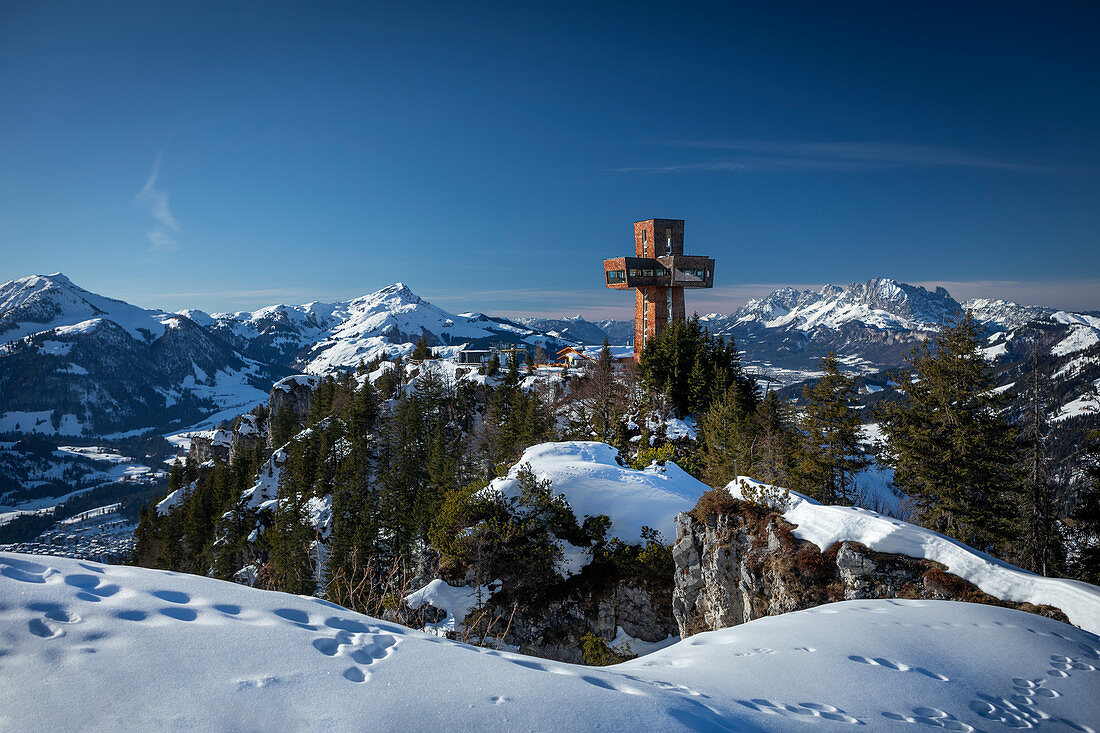 Buchensteinwand und Jakobskreuz in Fieberbrunn im Wilden Kaiser bei Winter, Tirol, Österreich
