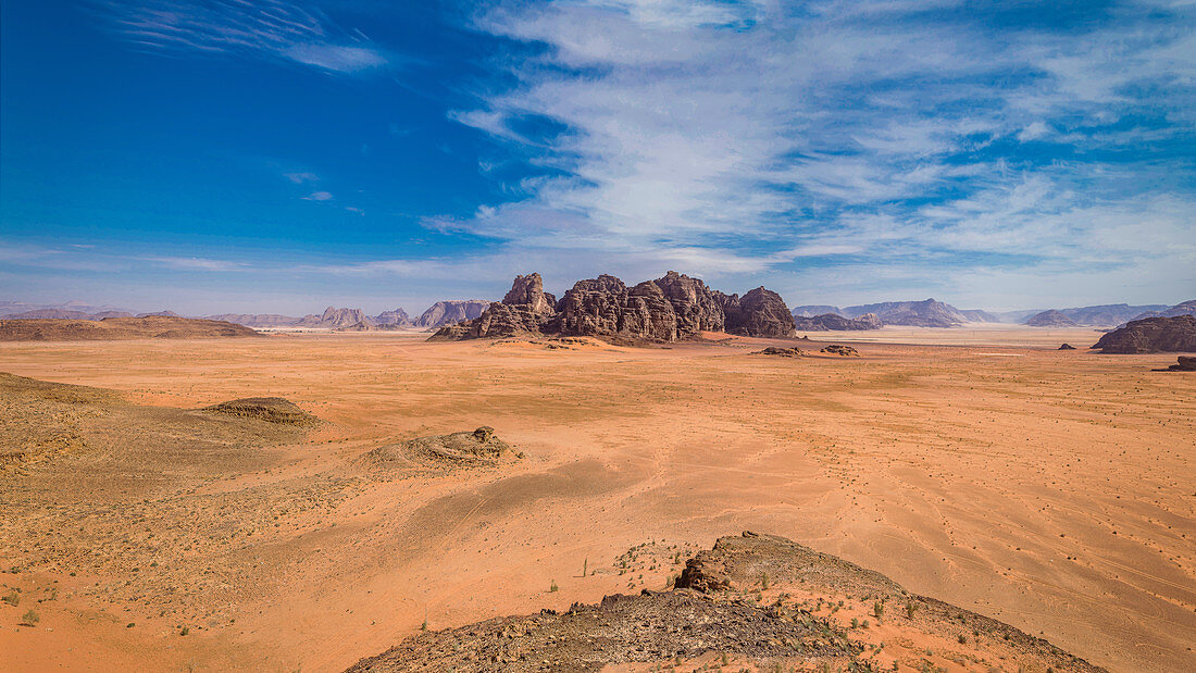 Übersicht über diesen zeitlosen Platz im Wadi Rum, Jordanien