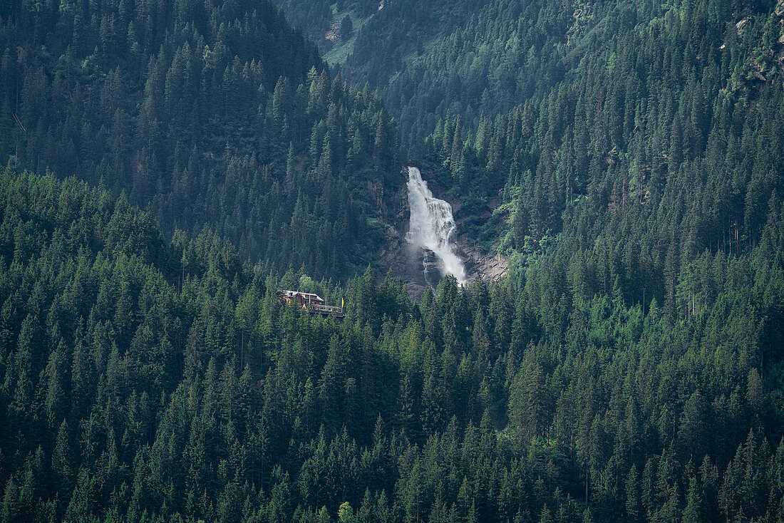 Blick auf die Krimmler Wasserfälle in Krimml, Österreich