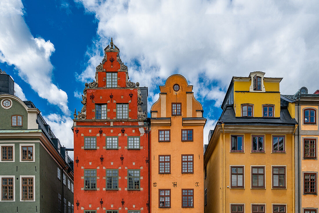 Die Häuserfassaden am Stortorget in Stockholm, Schweden