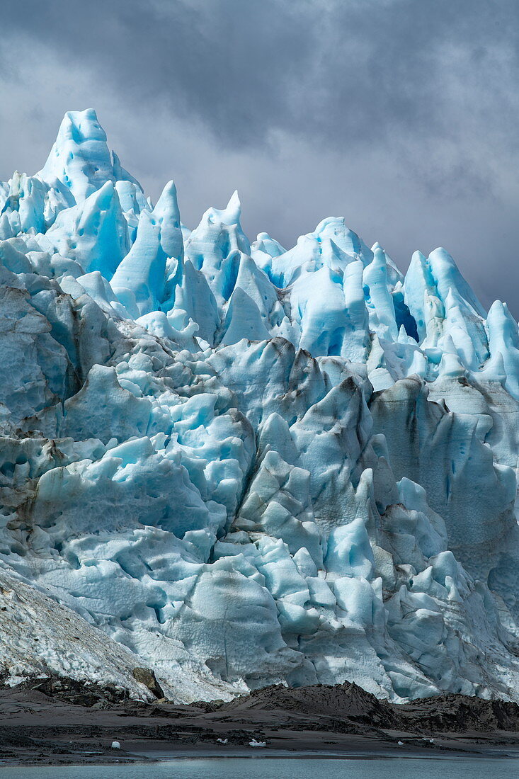 Detail of the rugged glacier, which rests on land, with pointed &quot;towers&quot;, Pio XI glacier, Magallanes y de la Antartica Chilena, Patagonia, Chile, South America