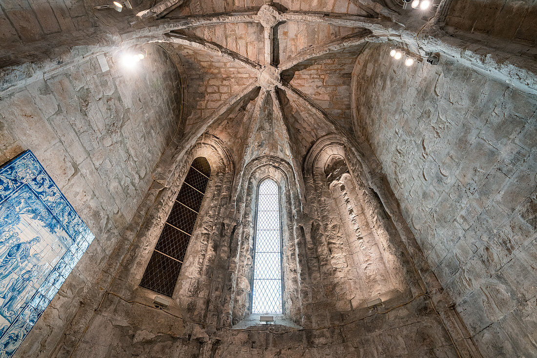Im Inneren des Convento do Carmo in Lissabon, Portugal
