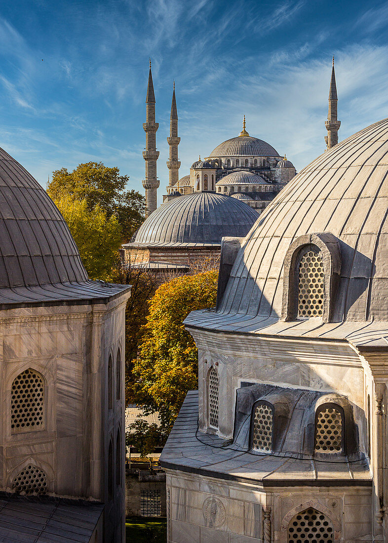 Blick von der Hagia Sophia zur Sultan-Ahmed-Moschee, Istanbul, Türkei