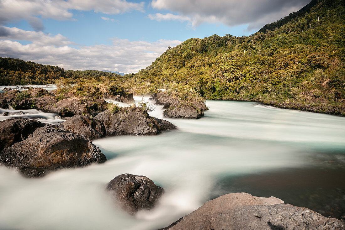 Saltos (Wasserfälle) des Rio Petrohue, Region de los Lagos, Chile, Südamerika