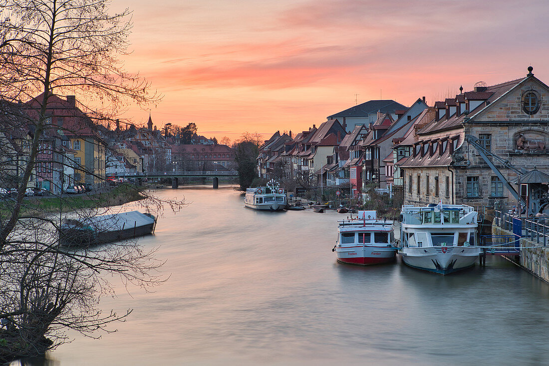 Schiffanlegestelle in Bamberg am Abend, Oberfranken, Franken, Bayern, Deutschland, Europa