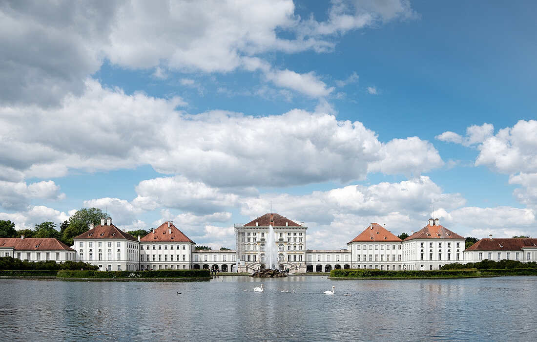 Blick auf das Schloss Nymphenburg, München, Bayern, Deutschland, Europa 