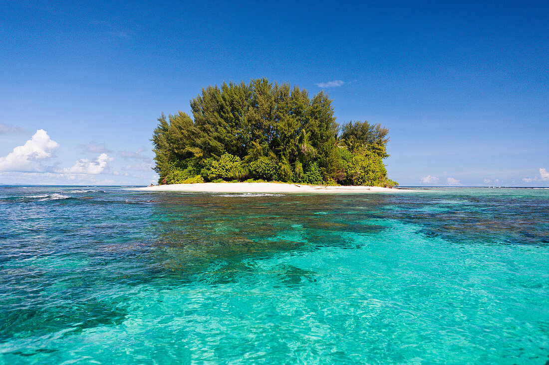 View of the islands of Balgai Bay, New Ireland, Papua New Guinea