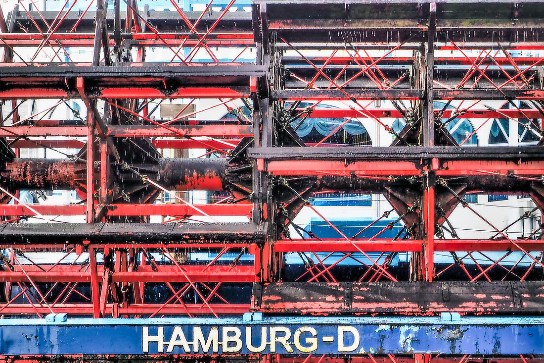 Antrieb eines Dampfschiffes am Hafen von Hamburg, Deutschland