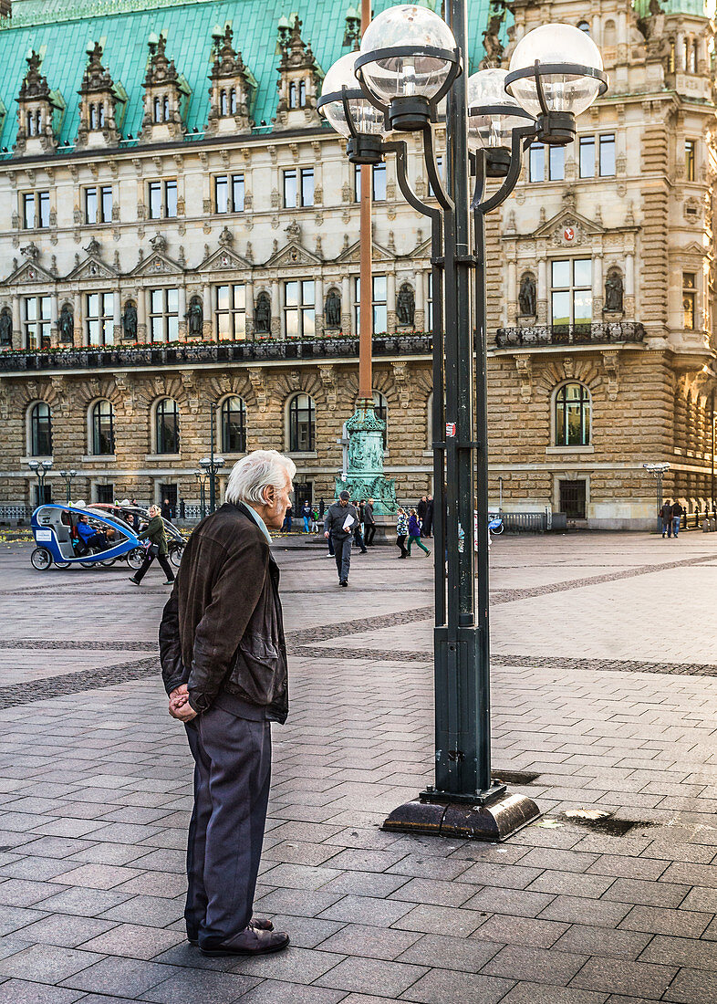 Elderly hamburger waits in front of the town hall, Hamburg, Germany