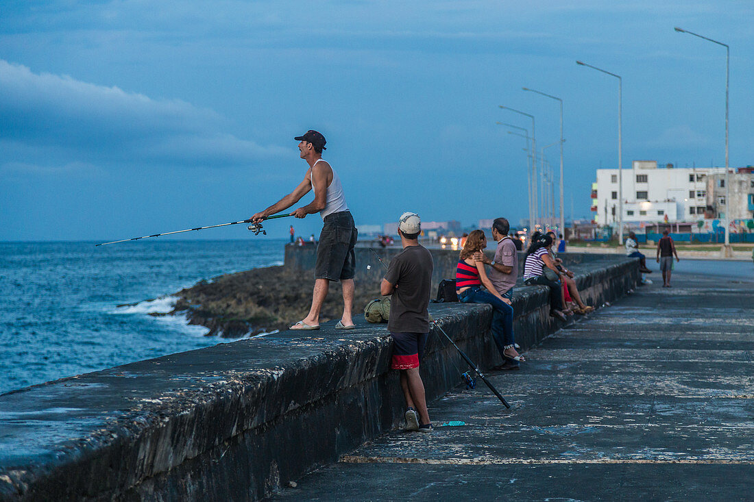 Fischer am Malecon, Havanna, Kuba