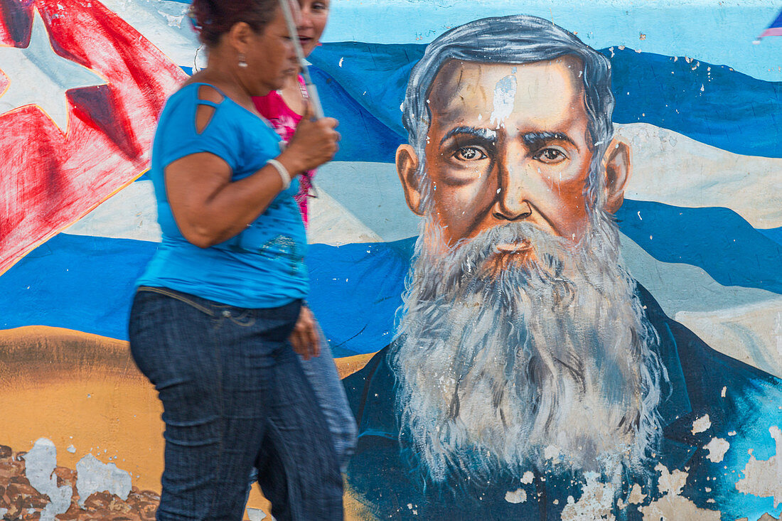 Painted wall, Bayamo, Cuba