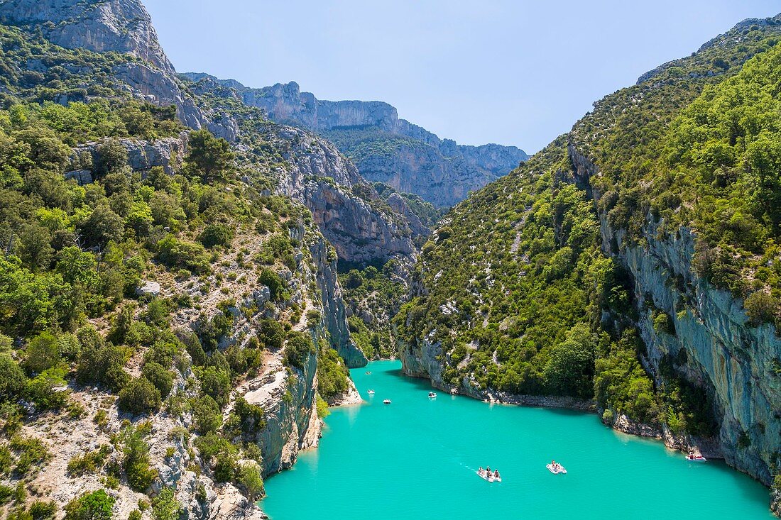 Frankreich, Var am linken Ufer und Alpes-de-Haute-Provence am rechten Ufer, Parc Naturel Regional du Verdon (Naturpark von Verdon), See von Sainte-Croix, Eingang der Verdonschlucht (Gorges du Verdon), Grand Canyon du Verdon