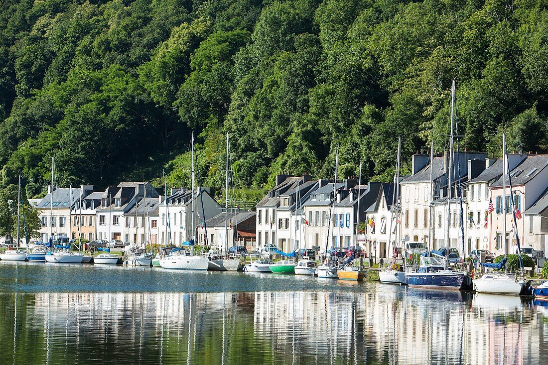 France, Finistere, Port Launay, moored boats along the wharf on the Aulne river and houses