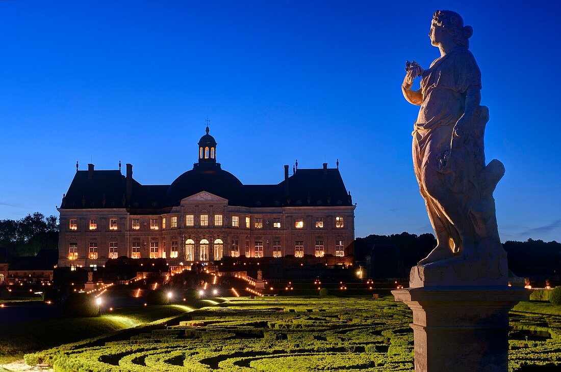 Frankreich, Seine et Marne, Maincy, das Schloss Vaux-le-Vicomte während der Abendstunden bei Kerzenschein