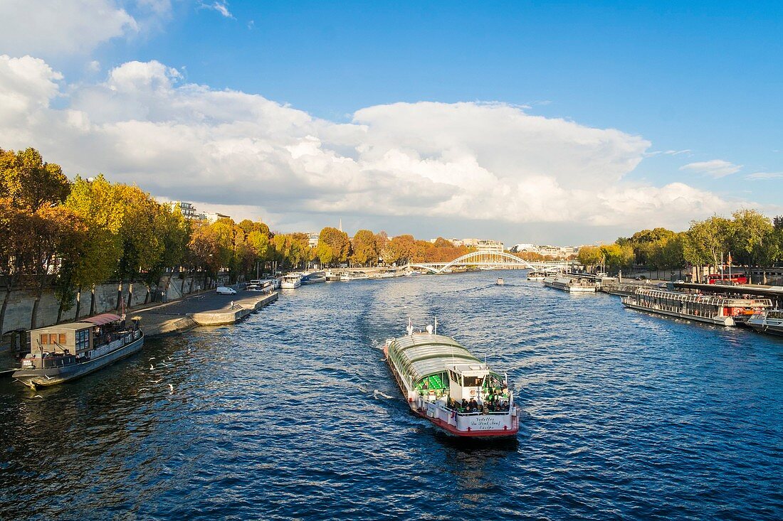 Frankreich, Paris, von der UNESCO zum Weltkulturerbe erklärtes Gebiet, Boot auf der Seine