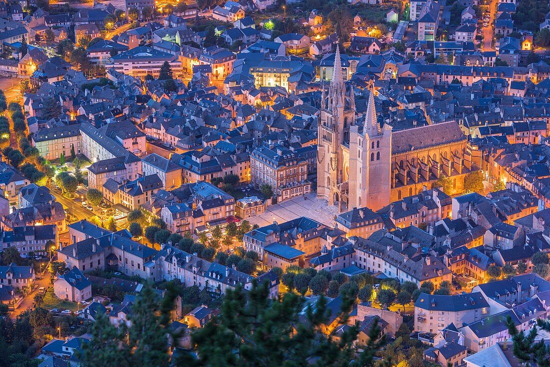 France, Lozere, Gevaudan, Lot high valley, Mende, Notre-Dame-et-Saint-Privat 14th century Gothic cathedral