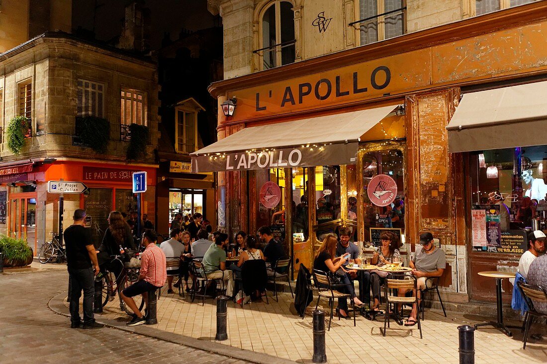France, Gironde, Bordeaux, area listed as World Heritage by UNESCO, Fernand Lafargue place, L'Apollo bar