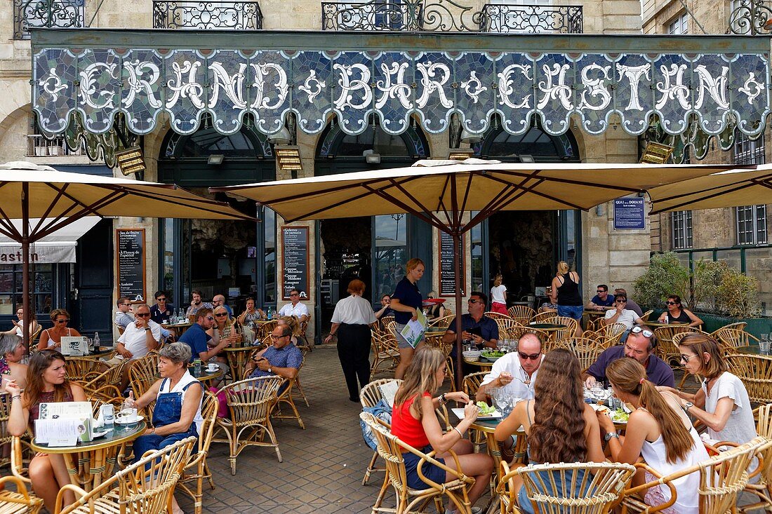 Frankreich, Gironde, Bordeaux, UNESCO-Weltkulturerbegebiet, die Grand Bar Castan und ihr polychromes Jugendstil-Zelt