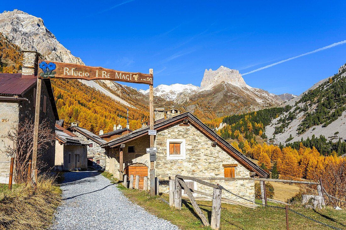 France, Hautes-Alpes, Nevache, Vallee Etroite in fall, Les Granges hamlet, Grand Seru (alt : 2889 m) and Mount Thabor (alt : 3178 m) in the background