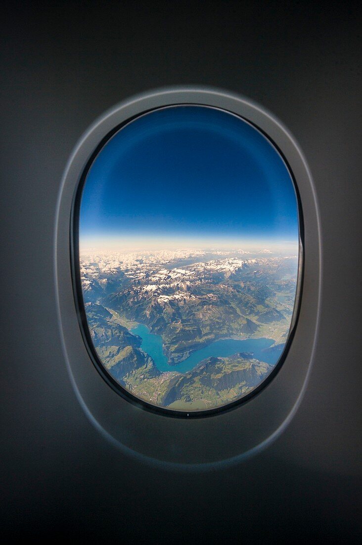 Frankreich, Haute-Savoie, Genfer See und die Alpen (Luftaufnahme)
