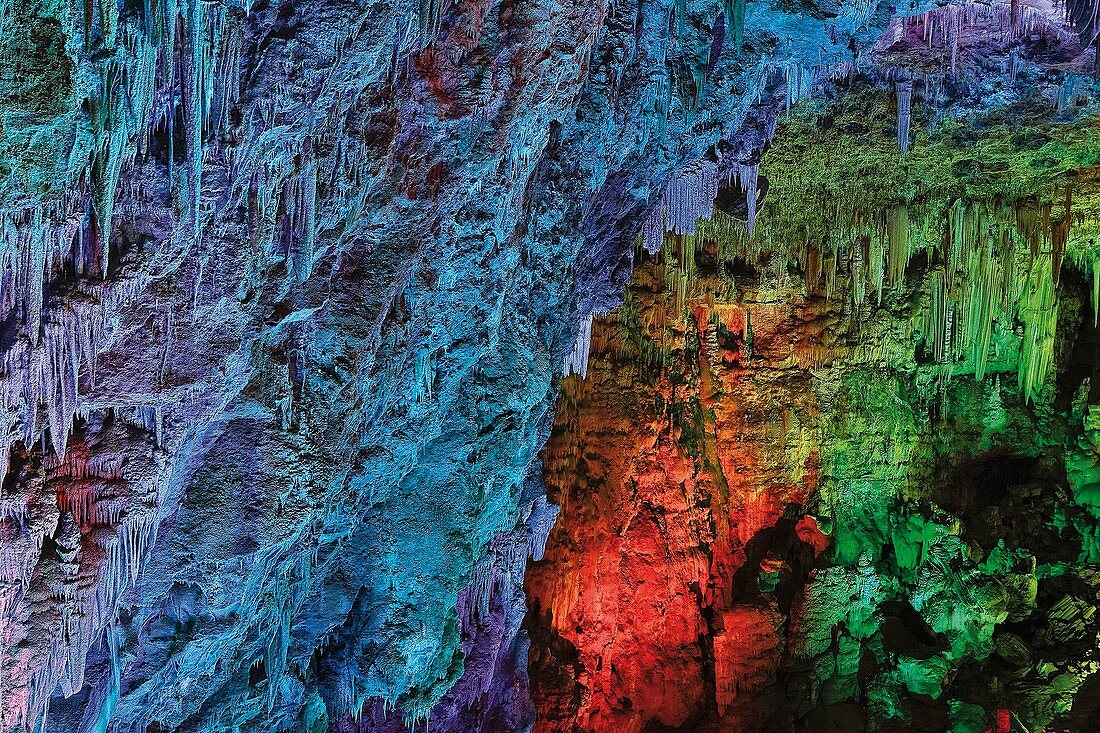 France, Gard, Mejannes le Clap, La Salamandre Cave, colorful fairyland