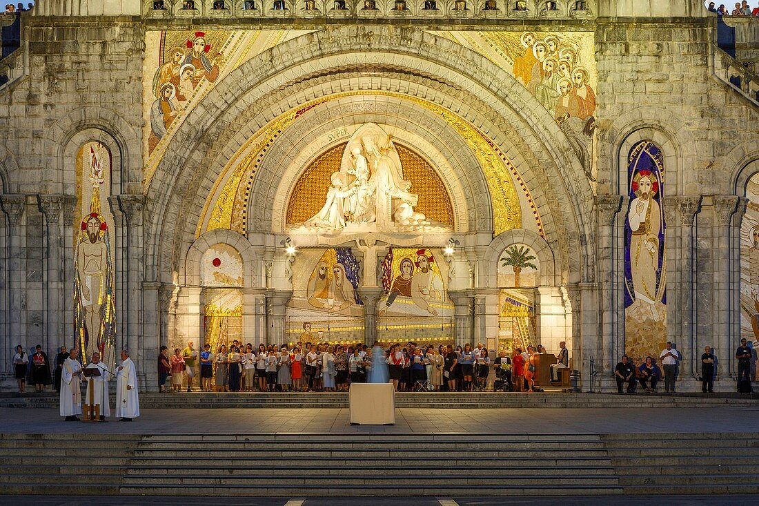 France, Hautes Pyrenees, Lourdes, scene of life on the sanctuary of Lourdes, tourists and religious on the sanctuary