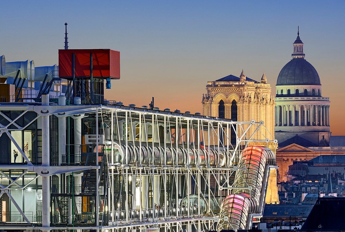 Frankreich, Paris, das Centre Georges Pompidou, auch bekannt als Beaubourg, die Kathedrale Notre-Dame und das Pantheon