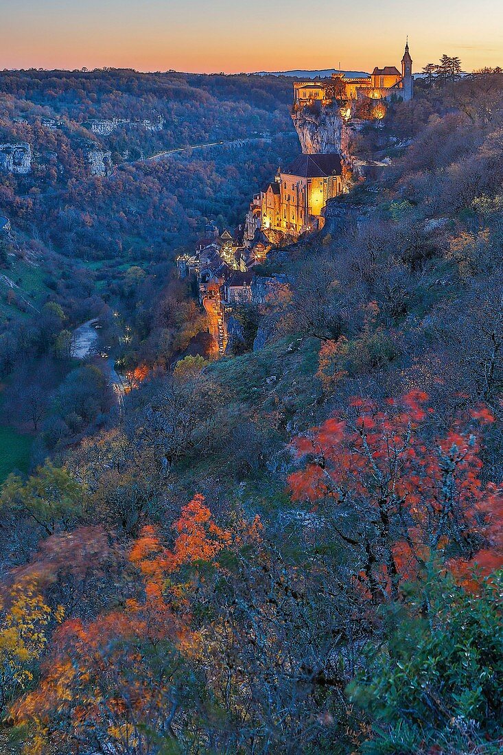 Frankreich, Lot, kennzeichnet als Grands Sites de Midi-Pyrénées, Rocamadour, Regionaler Naturpark Causses du Quercy, UNESCO-Weltkulturerbe, Dorf in der Nacht