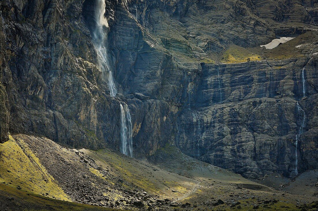 Frankreich, Hautes-Pyrénées, kennzeichnet als Grands Sites de Midi-Pyrénées, Pyrenäen-Nationalpark, UNESCO-Weltkulturerbe, Gavarnie, Gavarnie-Wasserfal, der aus 422 Metern Höhe fällt