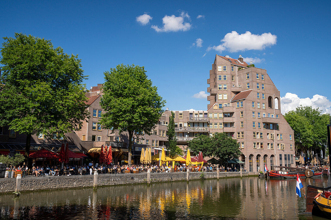 Blick auf den alten Hafen 'Oudehaven' und Bars von Rotterdam, Holland, Niederlande
