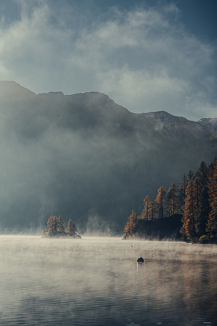 Silsersee bei Sonnenaufgang im Oberengadin, Sankt Moritz im Engadin, Schweiz