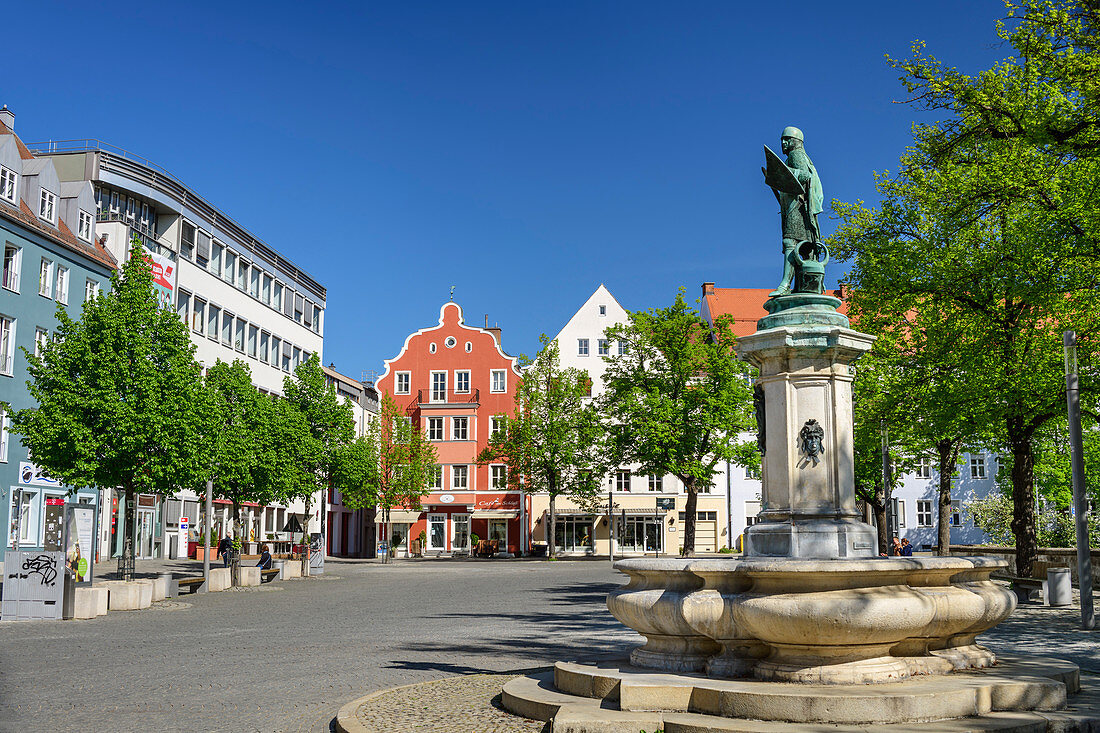 Paradeplatz mit Ludwigsbrunnen, Ingolstadt, Donau-Radweg, Oberbayern, Bayern, Deutschland