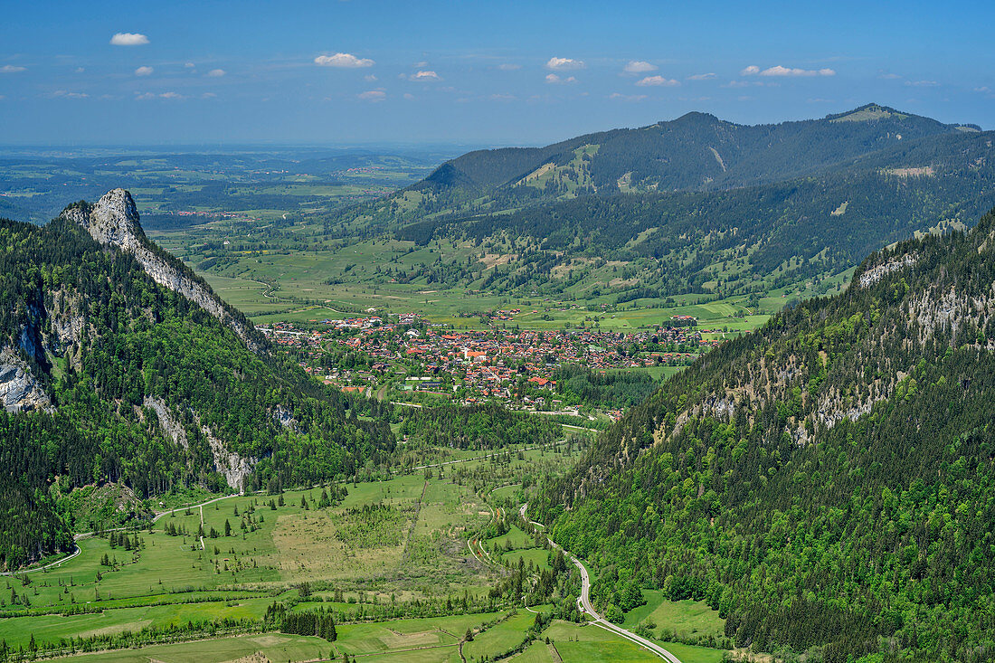 Blick auf Kofel, Weitmoos und Oberammergau, von der Notkarspitze, Ammergauer Alpen, Oberbayern, Bayern, Deutschland