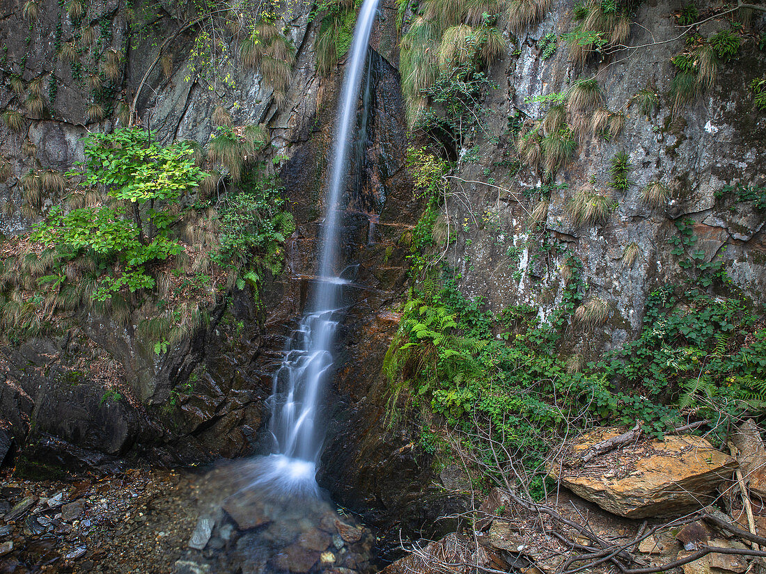 Kleiner Wasserfall bei Trarego, Cannero,  Piemont, Italien