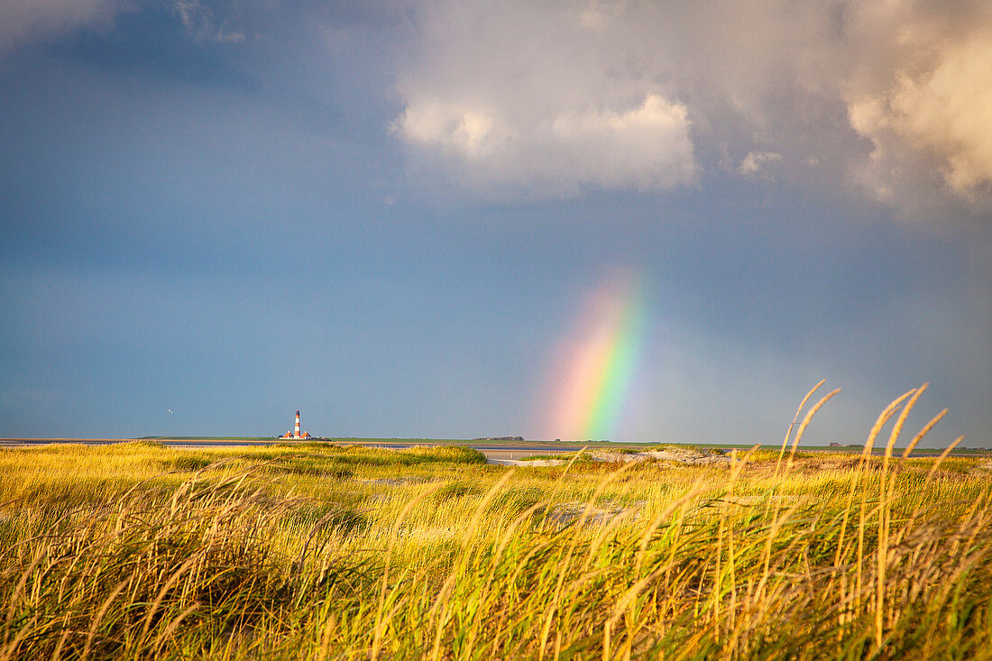 Westerhever Leuchtturm bei Gewitterstimmung, Halbinsel Eiderstedt, Nordfriesland, Schleswig-Holstein, Deutschland