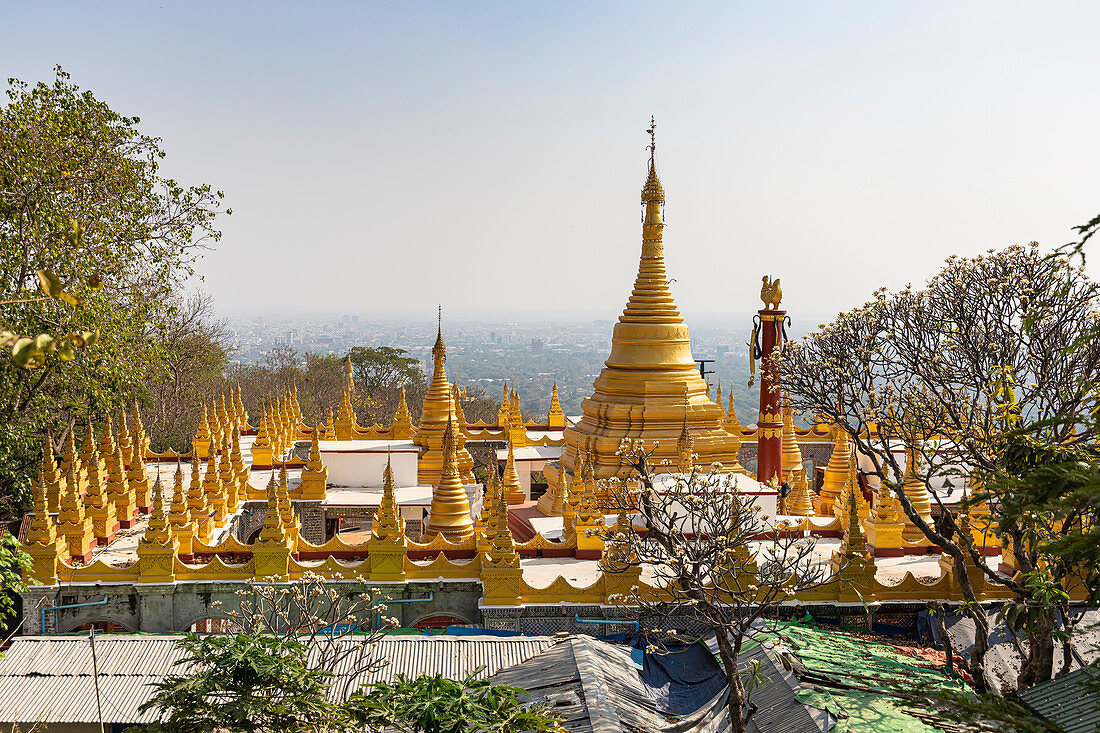 Su Taung Pyae Pagode am Gipfel des Mandalay Hill,\nMandalay, Myanmar