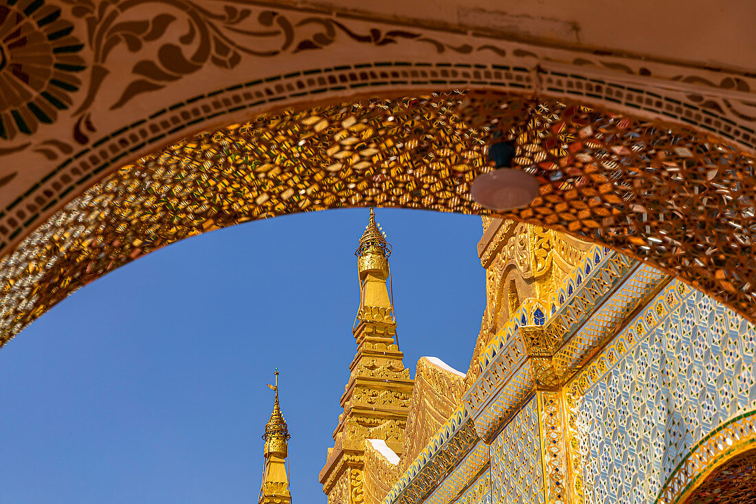 Su Taung Pyae Pagode am Gipfel des Mandalay Hill,\nMandalay, Myanmar