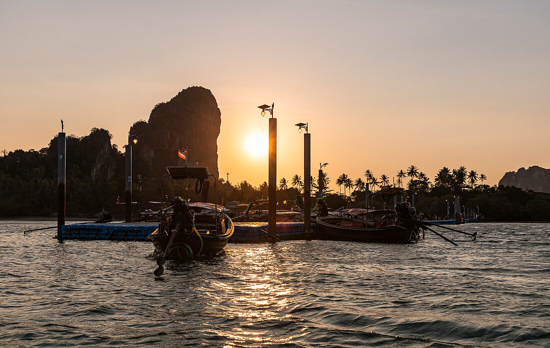 Railay Beach East Pier bei Sonnenuntergang, Railay Halbinsel, Krabi Region, Thailand
