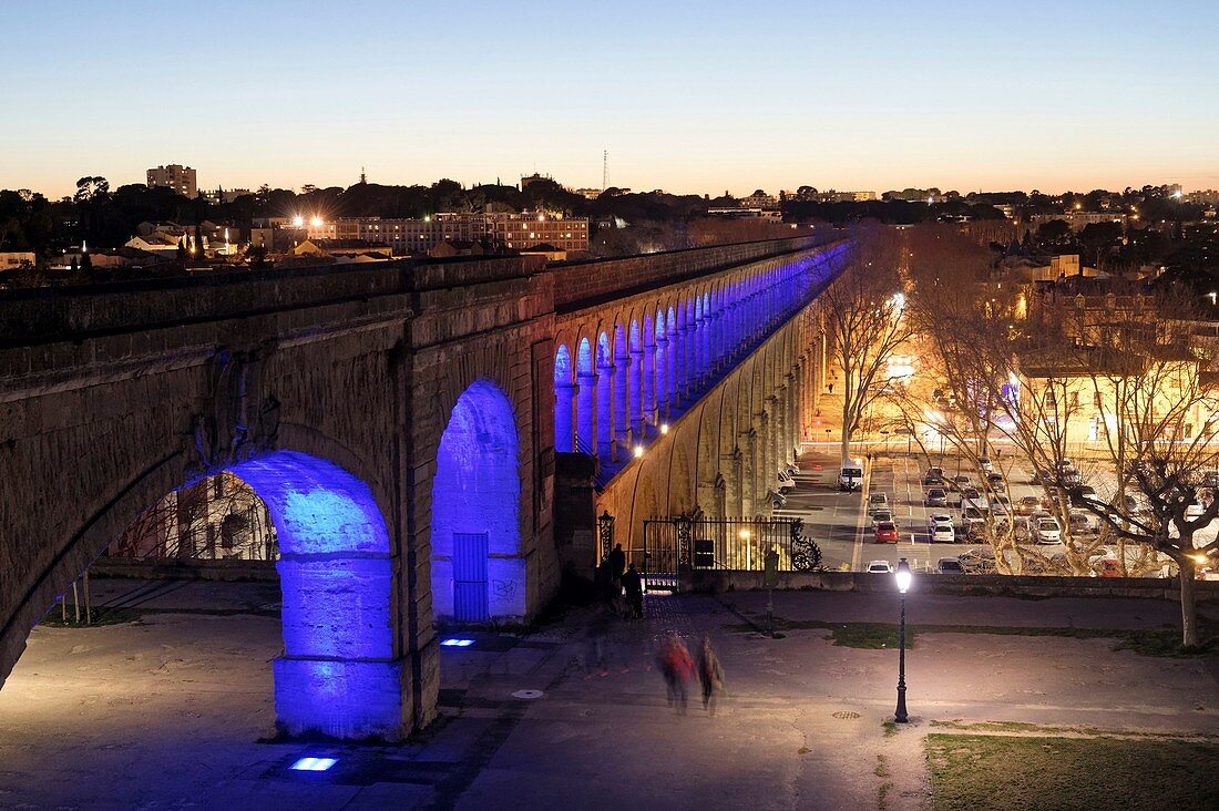 Frankreich, Herault, Montpellier, das Aquädukt Saint Clément, Beleuchtung von dem Künstler Yann Kersalé