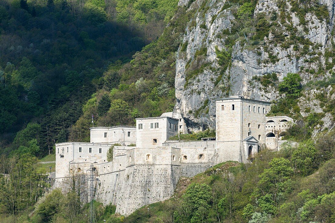 Frankreich, Ain, Pays de Gex, Leaz, Fort l'Ecluse, befestigte militärische Struktur, erbaut zwischen dem 16. und 17. Jahrhundert in den Steilhang