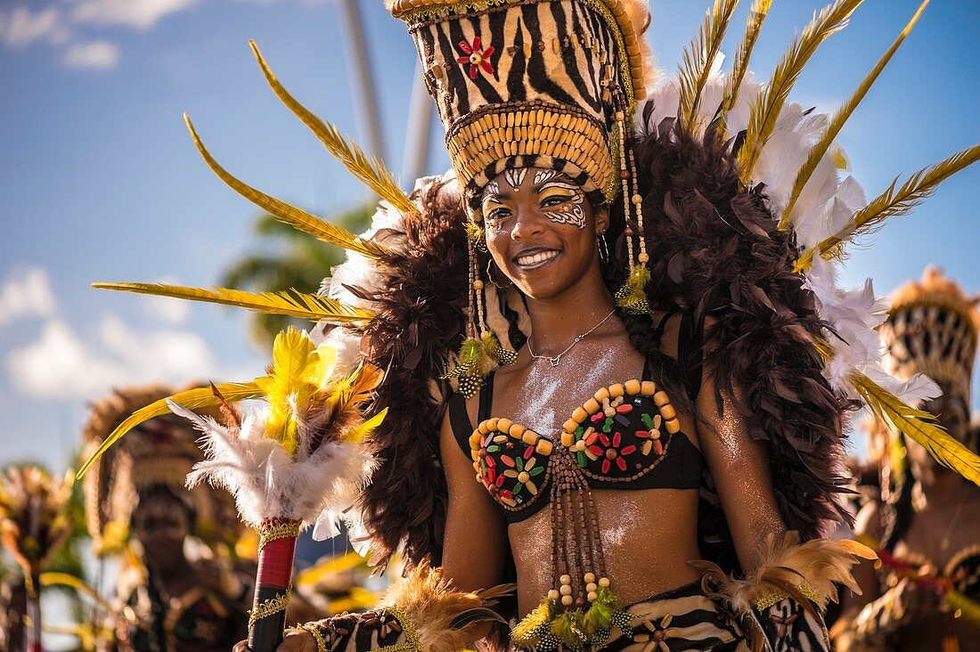 Frankreich, Guadeloupe, Grande-Terre, Pointe-à-Pitre , Porträt eines Tänzers der Pirouli Band, während der Abschlussparade der Fastnacht