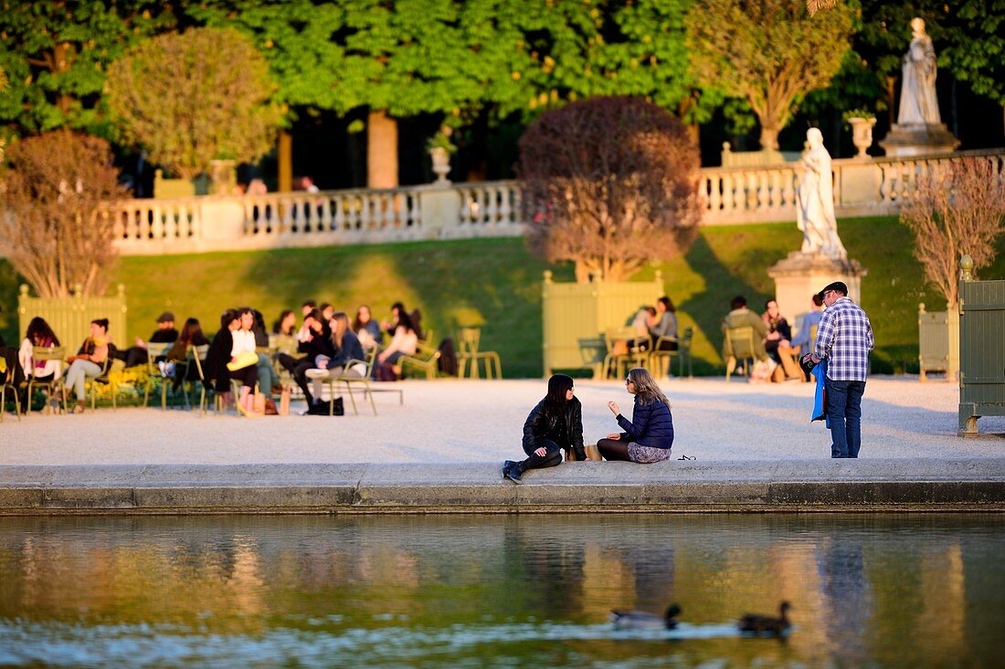 France, Paris, Luxembourg gardens at last light