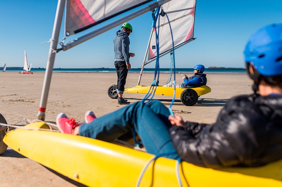 Frankreich, Morbihan, Saint-Pierre-Quiberon, Strandsegler