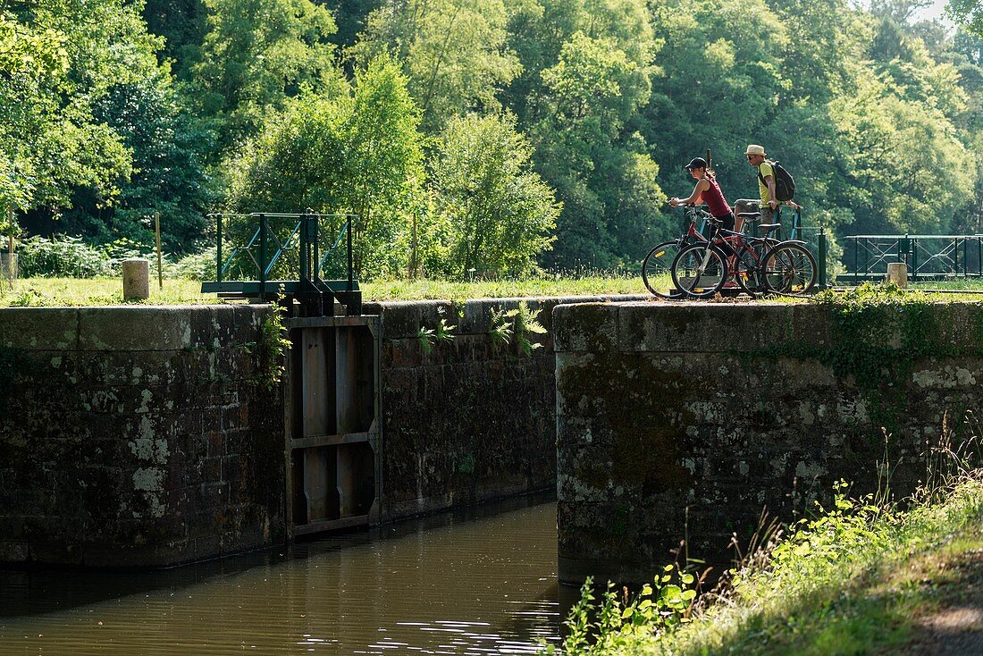 France, Morbihan, Gueltas, cyclist on the towpath along the canal from Nantes to Brest