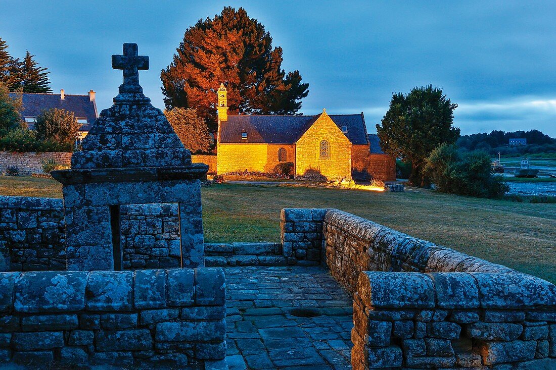 France, Morbihan, Gulf of Morbihan, Regional Natural Park of the Gulf of Morbihan, St. Philibert, chapel of St-Philibert at sunset