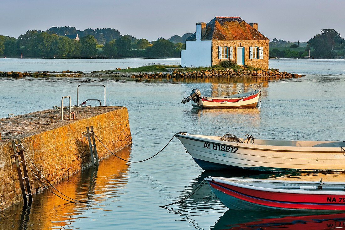 France, Morbihan, Belz, Etel river, St. Cado, house on the island