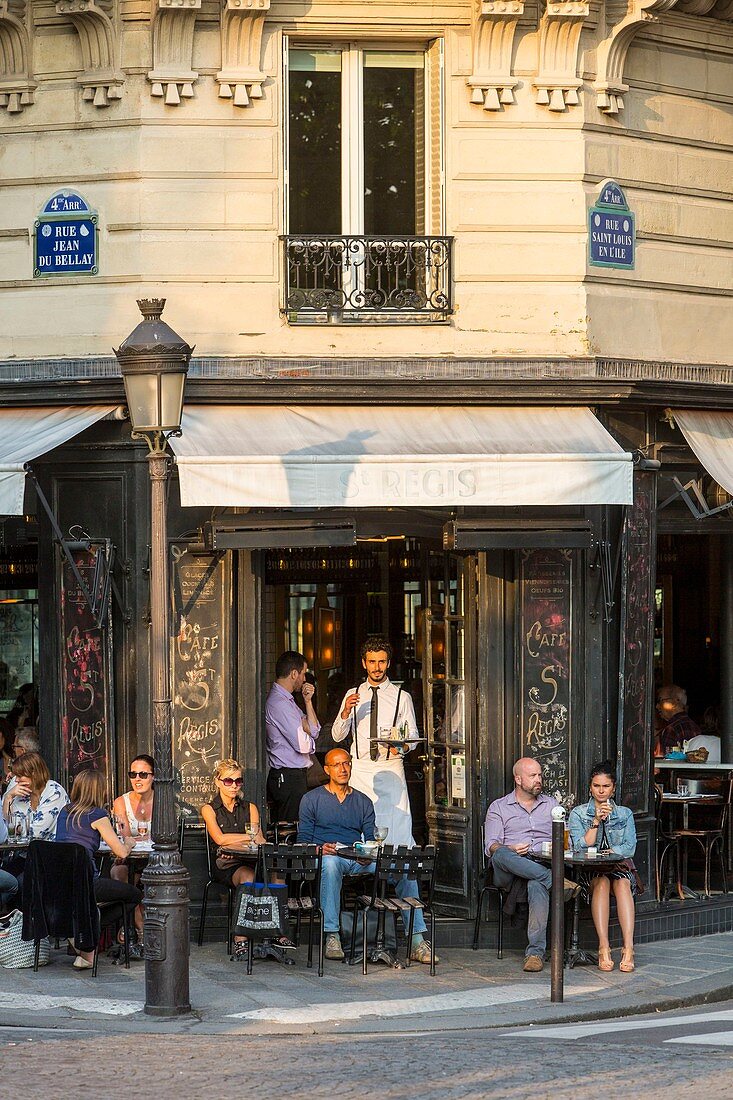 France, Paris, the Ile Saint Louis, Le Saint Regis restaurant