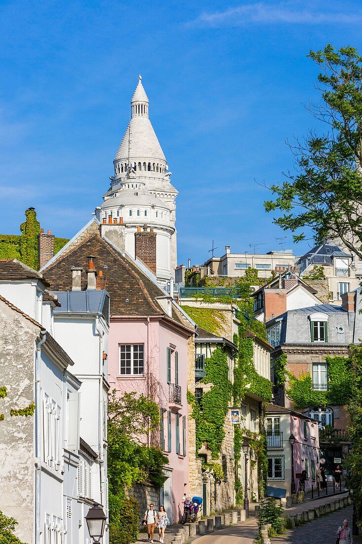 France, Paris, Montmartre hill, the street of the drinker and the Sacre Coeur basilica