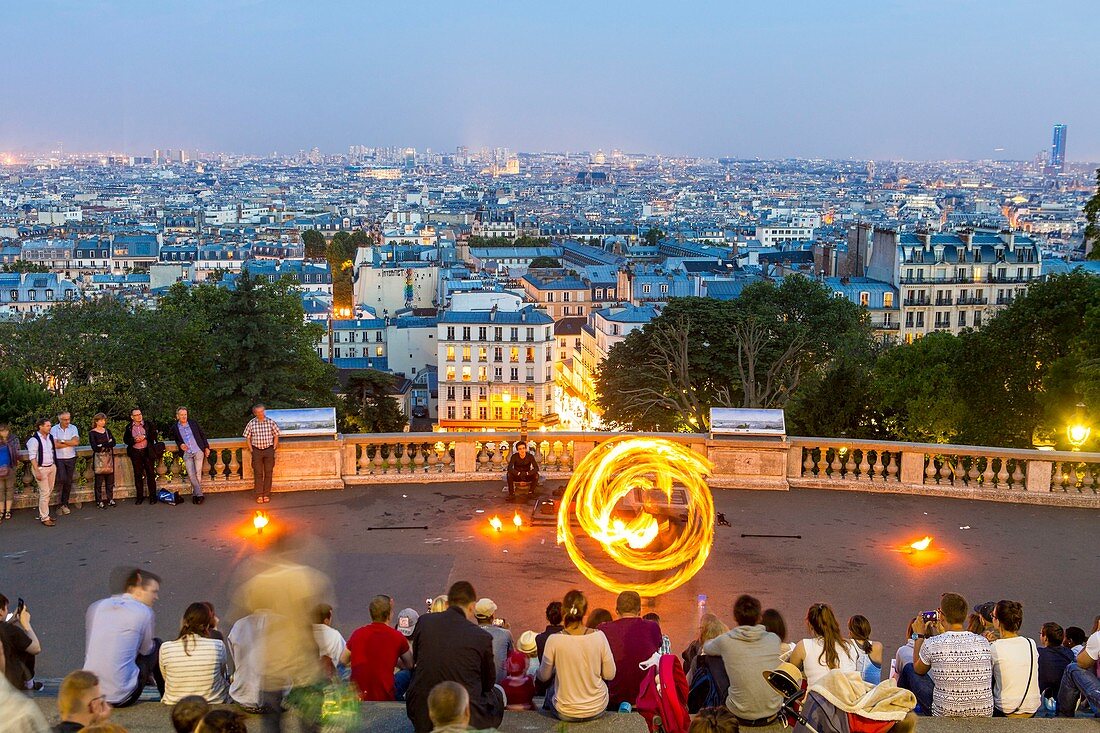 Frankreich, Paris, Montmartre-Hügel, Show von Straßenkünstler